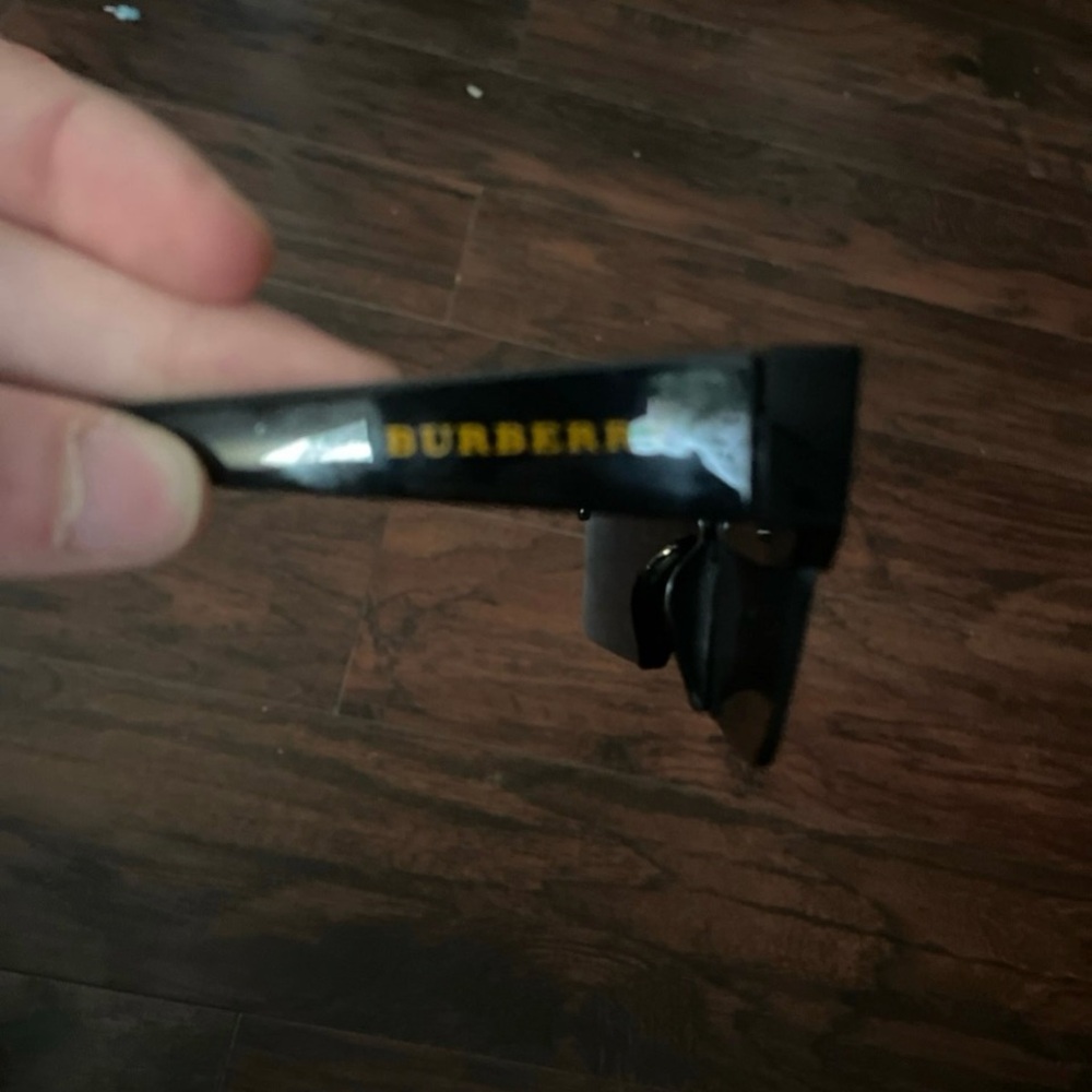 Burberry Oversized Black Sunglasses - Picture 2 of 3